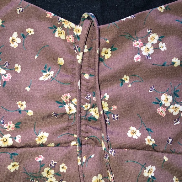 *Sold!!!Cute floral shirt - Picture 2 of 8